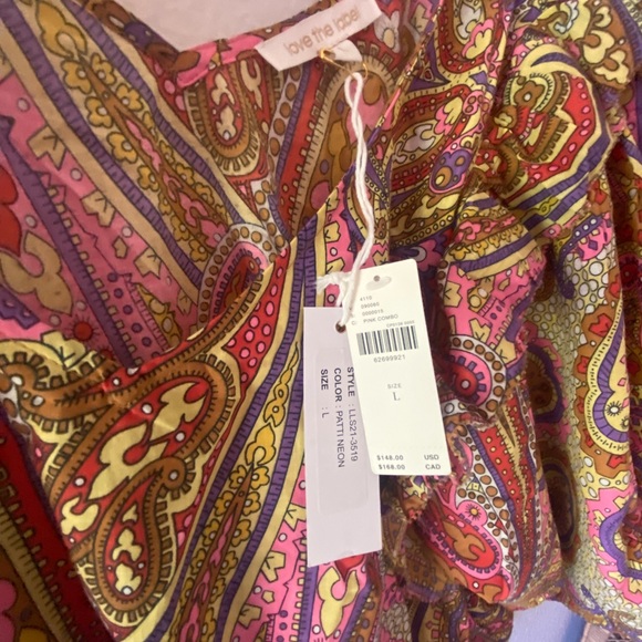 Love the Label Ruffles Abstract Blouse sz large - Picture 8 of 10